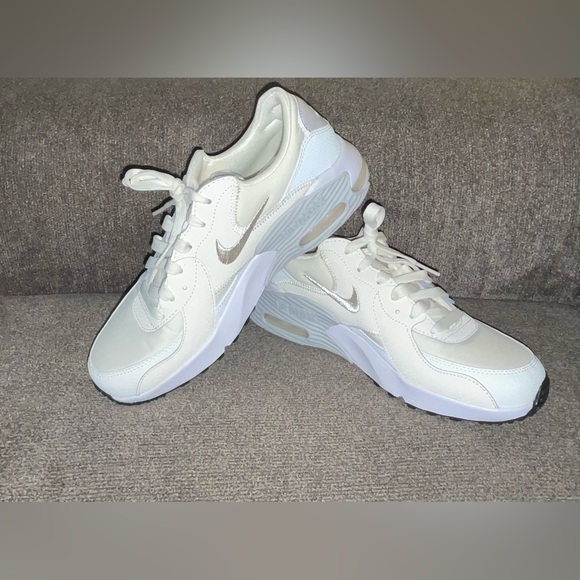 New Women’s Size 9 Nike Air Max Excee Shoes